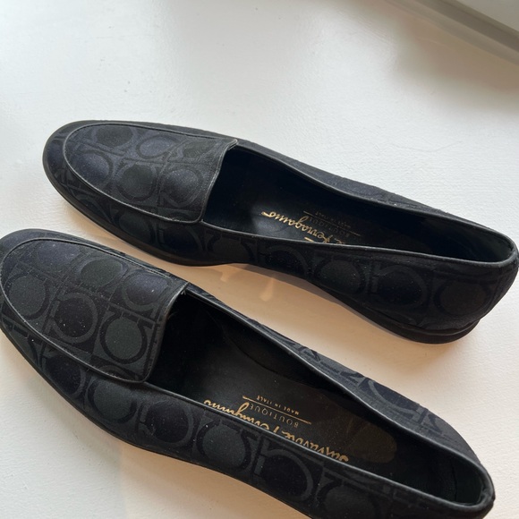 Salvatore Ferragamo Women’s Black Flats - Picture 2 of 7